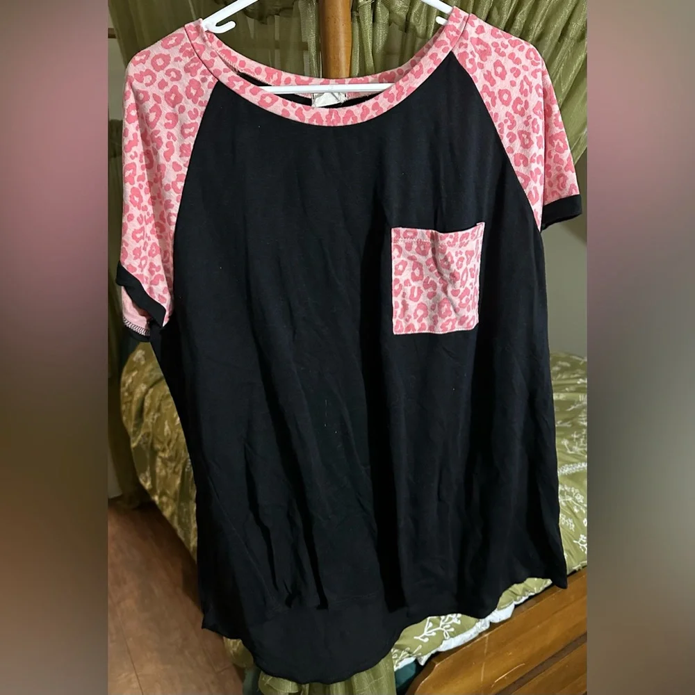 Lovely Melody Black Top with Pink Leopard Accents - Picture 1 of 3